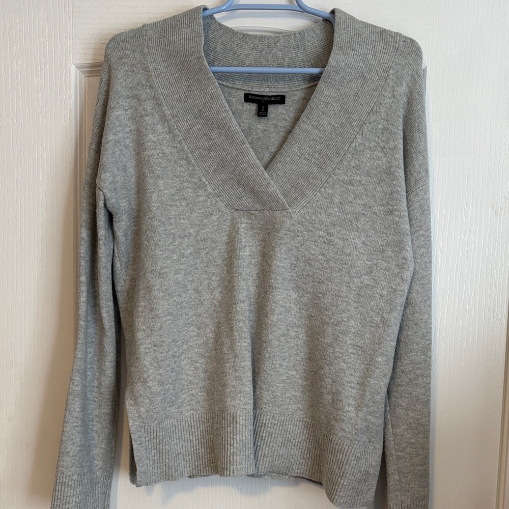 Banana Republic Light Gray V-Neck Sweater